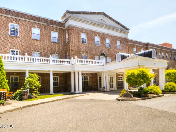 59 Courtland Ave APT 2L, Stamford, CT 06902
