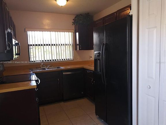 3rd image of 428 Hunter Cir #104