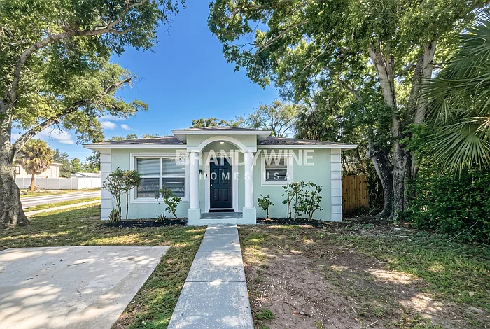 3 bed, 2.0 bath, 1228 sqft, $2,368 — Photo 2