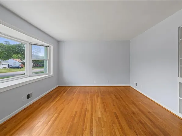 1845 Arrowwood St, Norfolk, VA 23518