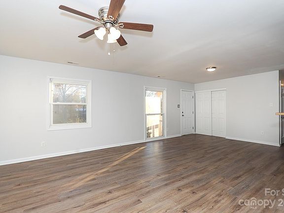 5th image of 1009 Dunleigh Dr