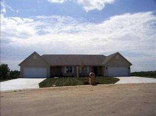 5325 NW Melba Drive Ct, Topeka, KS 66618