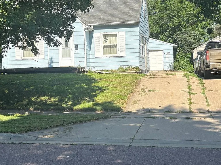 2304 S Norton Ave — Photo 2