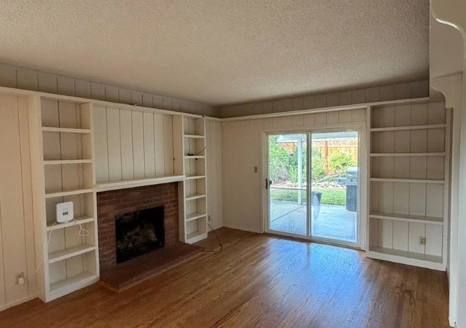 Concord Dana Estates! Nice 3 bedroom 2 bath home, beautiful yards, updated kitchen & baths, walk ... — Photo 2