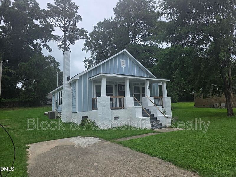 1st image of 523 E Nelson Ave