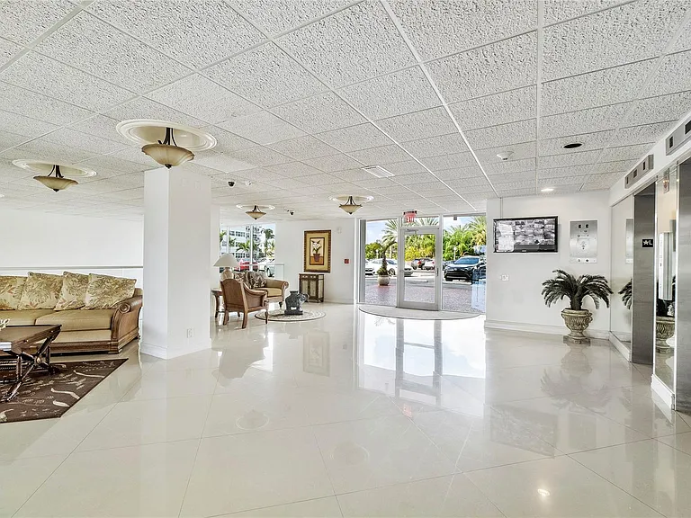 2715 N Ocean Blvd — Photo 6