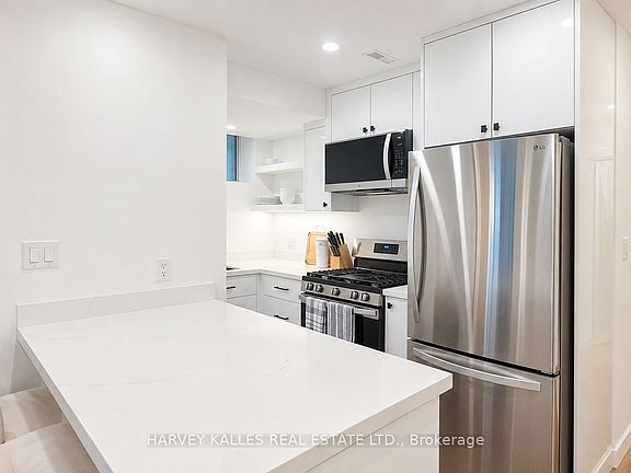 5th image of 557 Crawford St