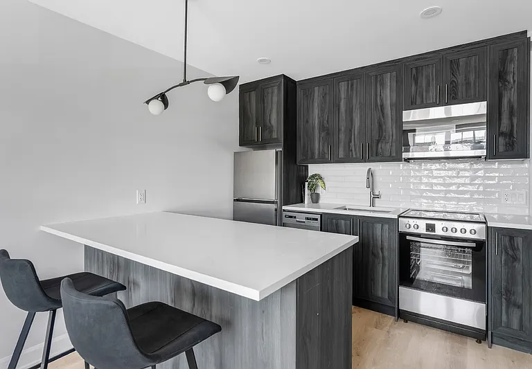 658 Somerset St W #101 — Photo 8