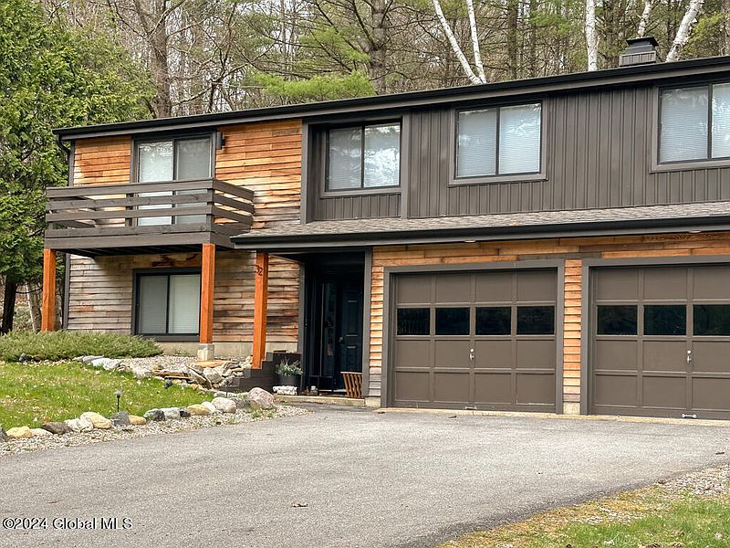 3rd image of 32 Carriage Hill Road