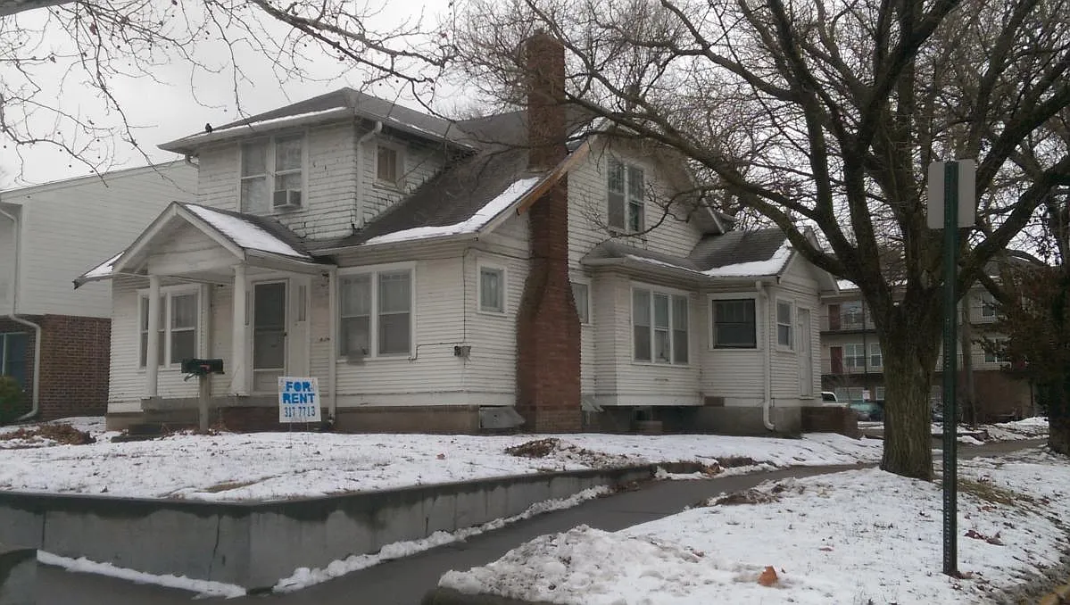 8 bed, 3600 sqft, $2,250 — Photo 1