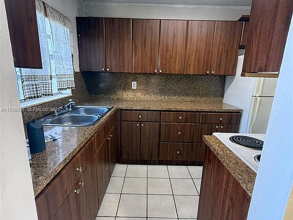 3rd image of 4541 NW 190th St