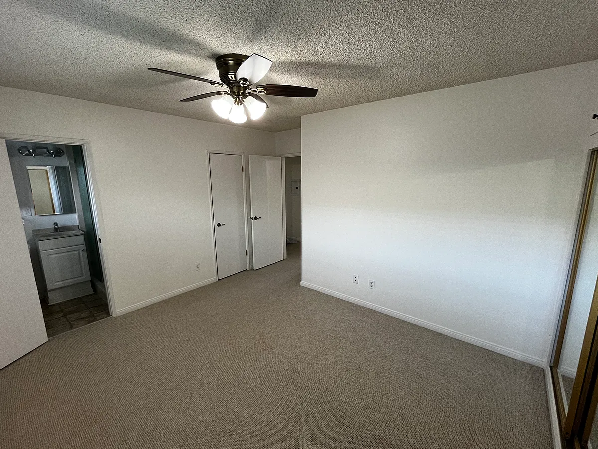 Building Photo - 777 Manhattan Beach Blvd #2