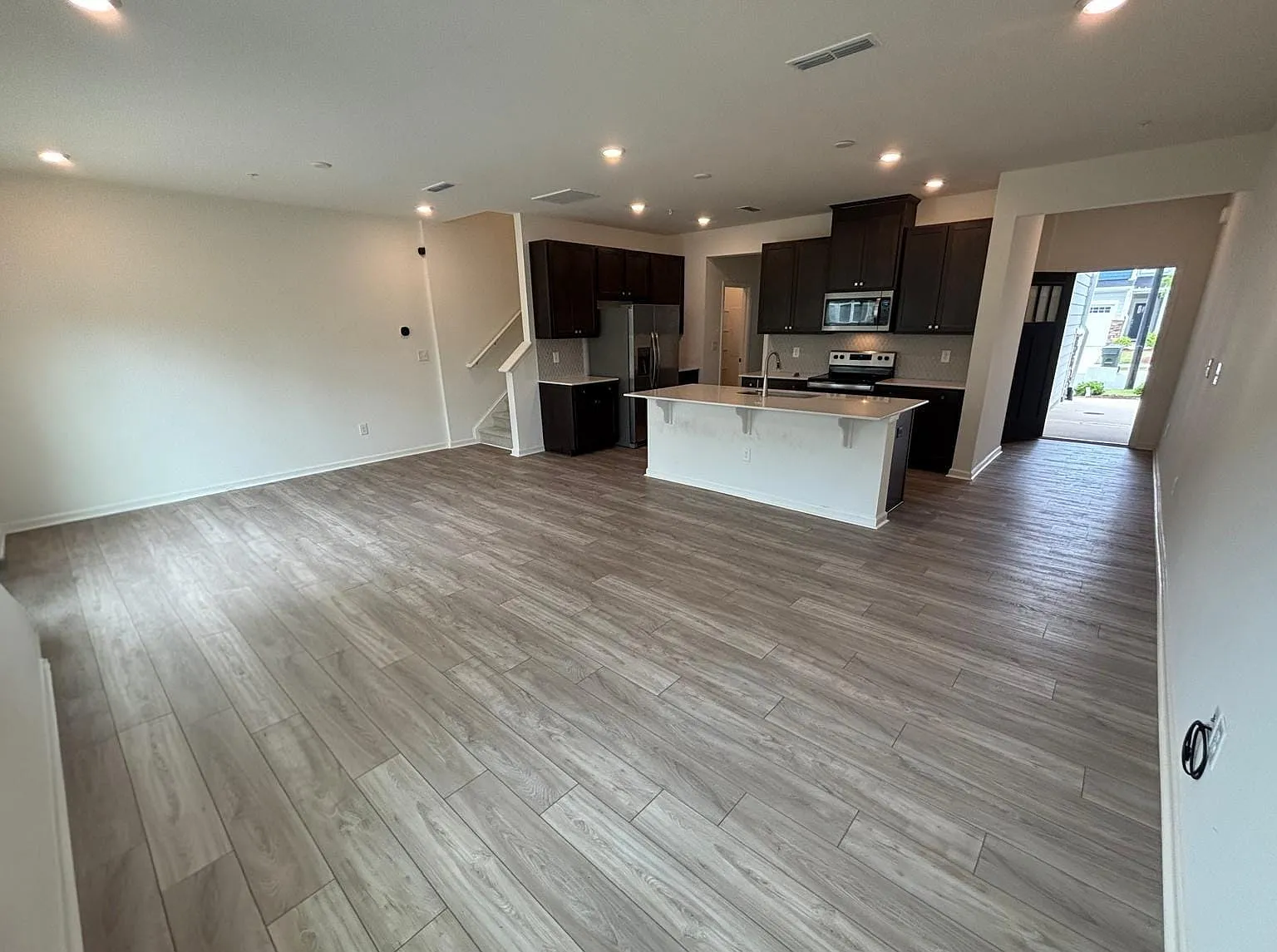 3 bed, 2.5 bath, 1566 sqft, $2,495 — Photo 4