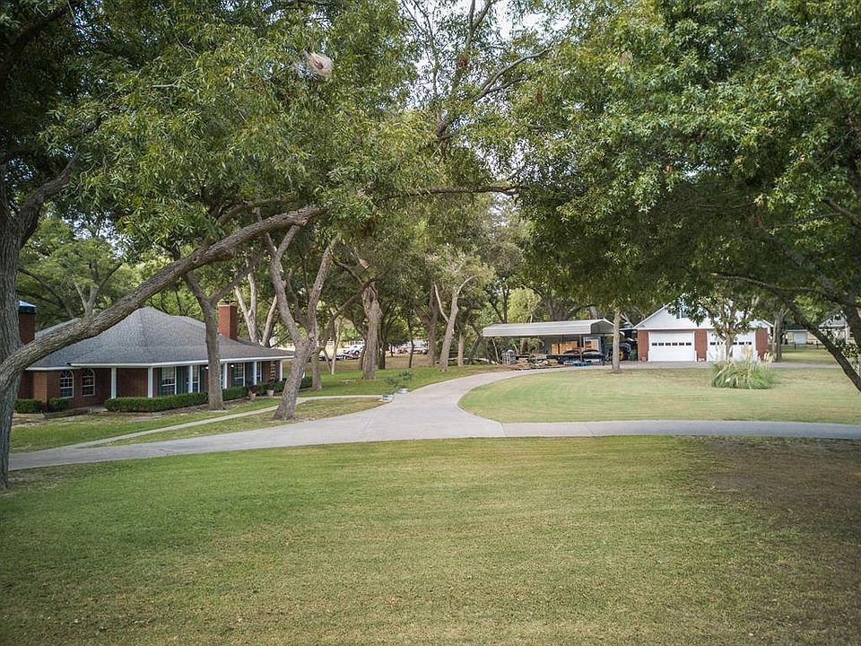 1st image of 305 Chambers Dr