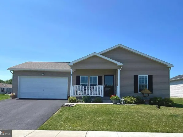 47 Daphne Ct, Douglassville, PA 19518