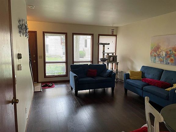 3rd image of 5 N Lakewood Gdns