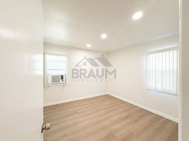 7339 WOODMAN — Photo 14