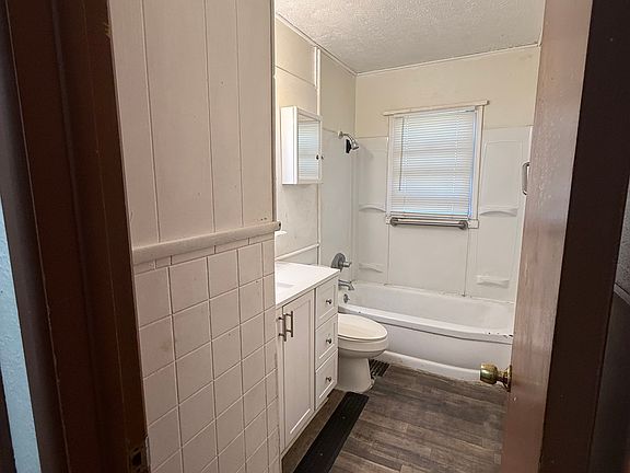 4th image of 8409 NE 33rd St