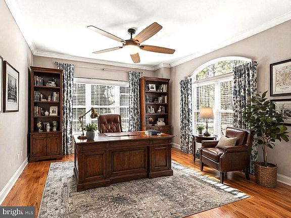 5th image of 157 Roderick Pl