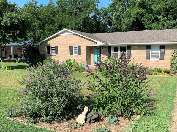 127 Edgewood St, Martin, TN 38237