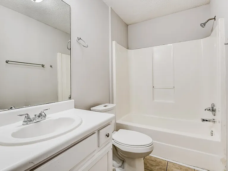114 Laird Ave — Photo 11