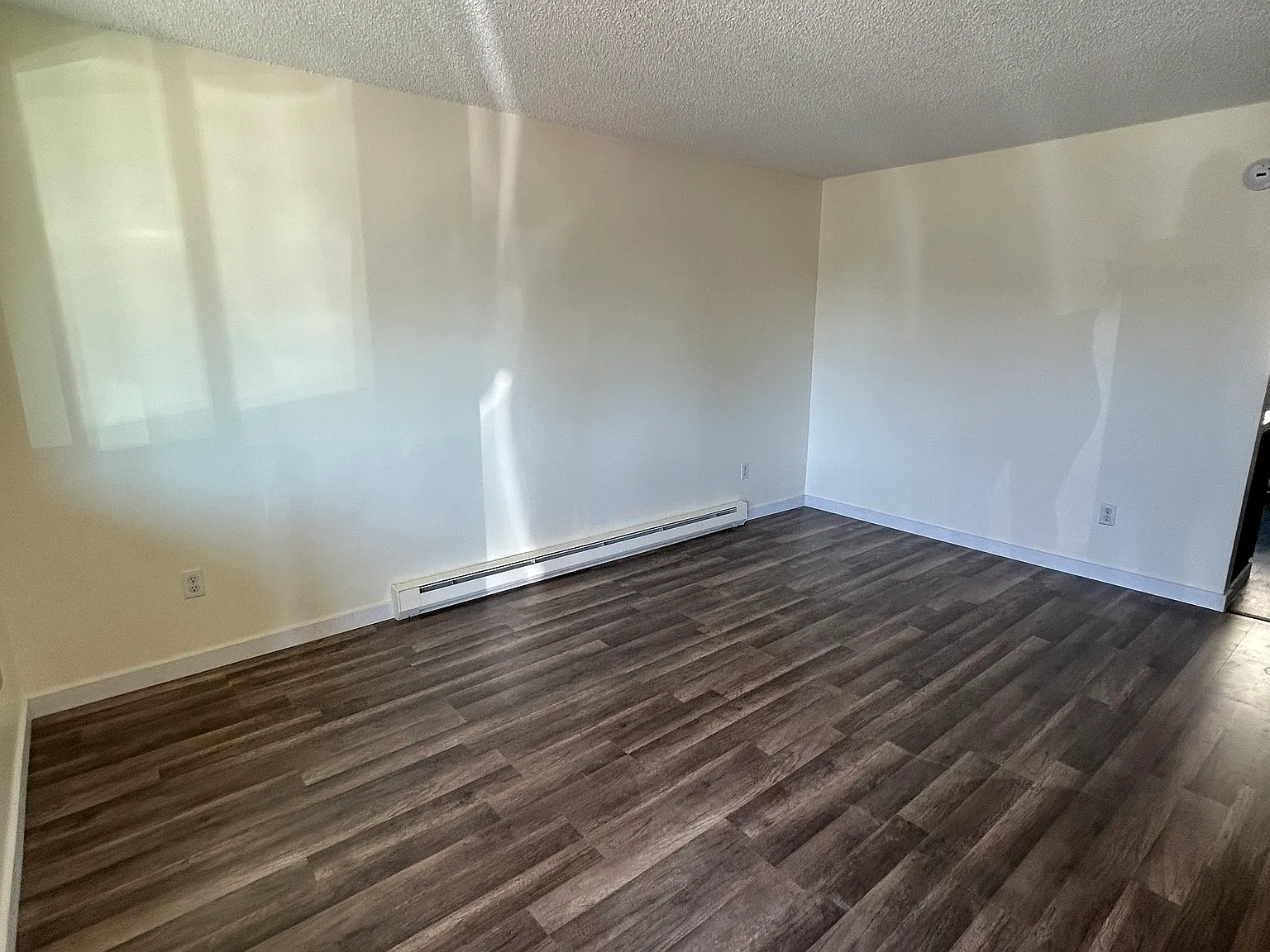 2 bed, 700 sqft, $1,050 — Photo 2