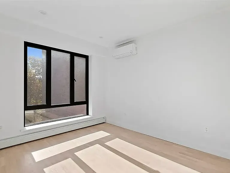 2600 7th Ave #3Q — Photo 10