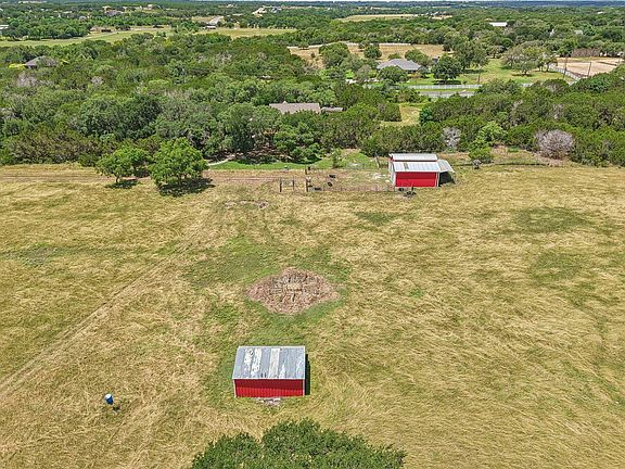 3rd image of 225 Shady Oaks Trl