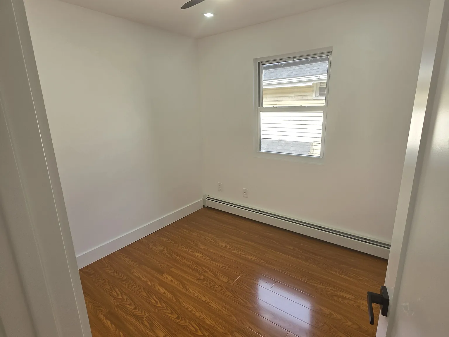 220th Pl — Photo 3