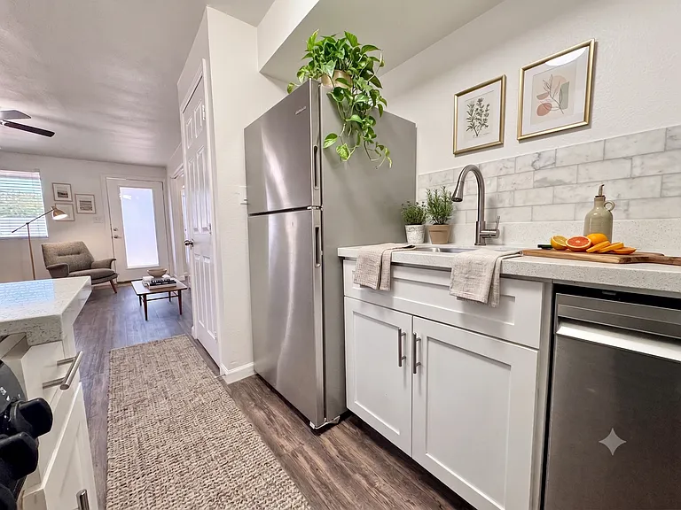 4150 N 25th St #12 — Photo 9
