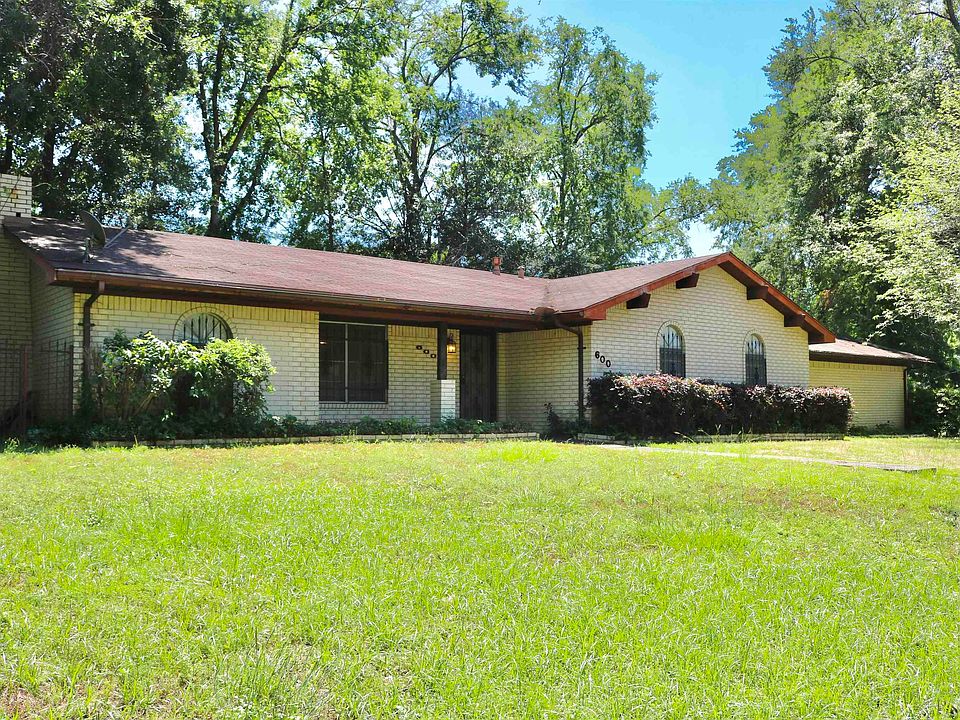 1st image of 600 Deerwood Dr