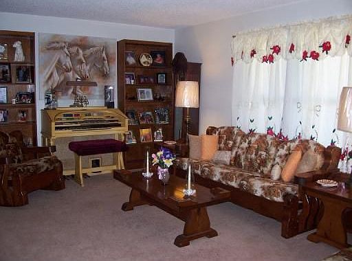 4th image of 341 Montgomery Ct