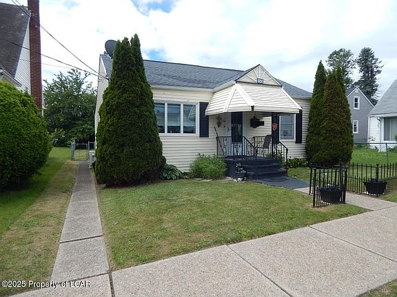 2nd image of 150 Meyers St
