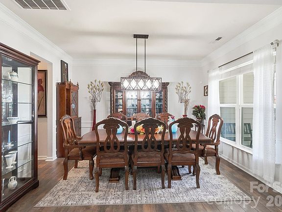 5th image of 2104 Angel Oak Dr