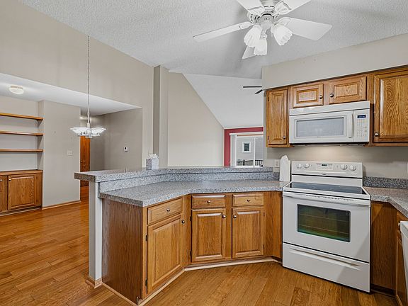 4th image of 1044 Bradford Pl