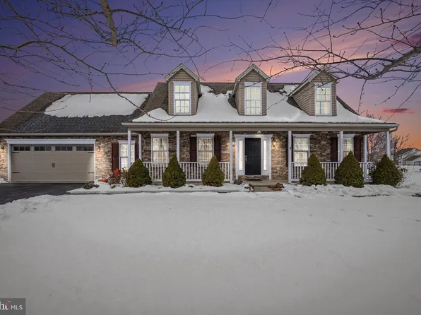 127 Coventry Dr, Carlisle, PA 17015