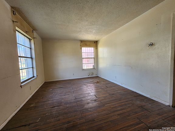 4th image of 4222 KILREA DR
