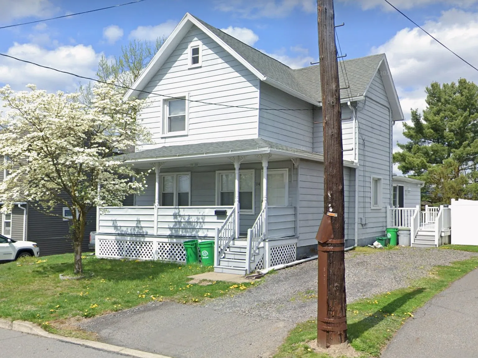 3 bed, 2221 sqft, $2,100 — Photo 1