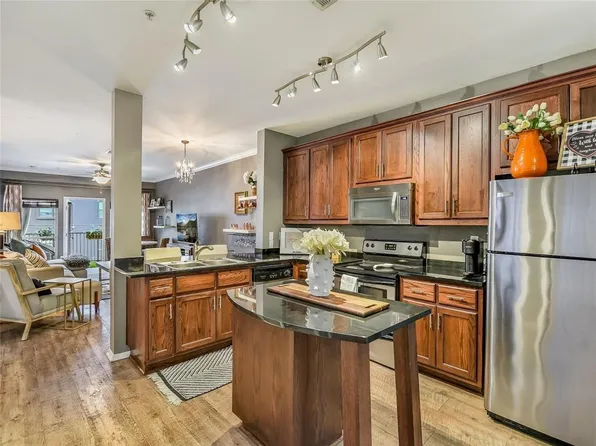 910 W 25th St #404, Austin, TX 78705