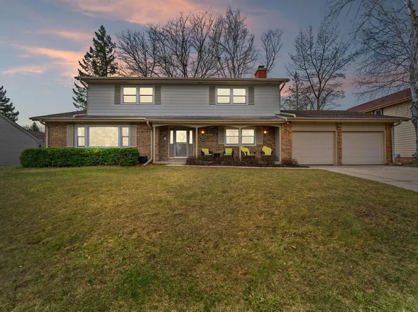 3244 West Joliet COURT, Mequon, WI 53092