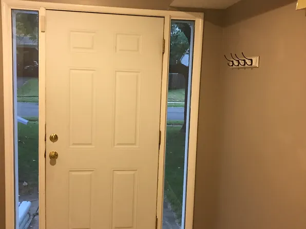 2345 Teakwood Manor Dr, Florissant, MO 63031
