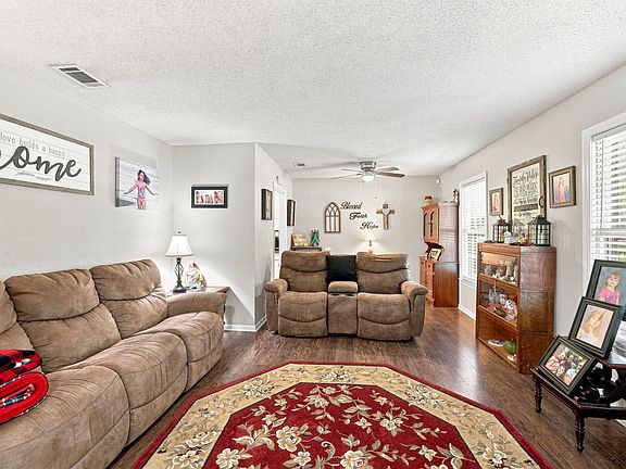 4th image of 304 Longleaf Rd