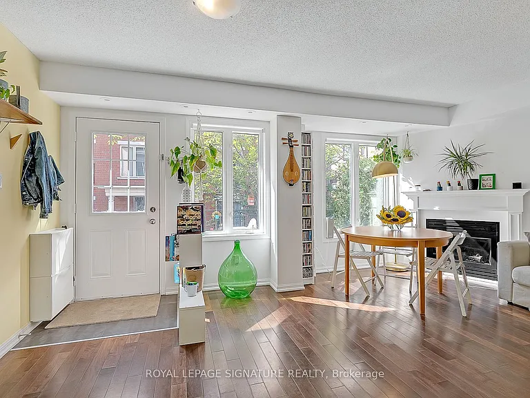 28 Laidlaw St #1612 — Photo 8