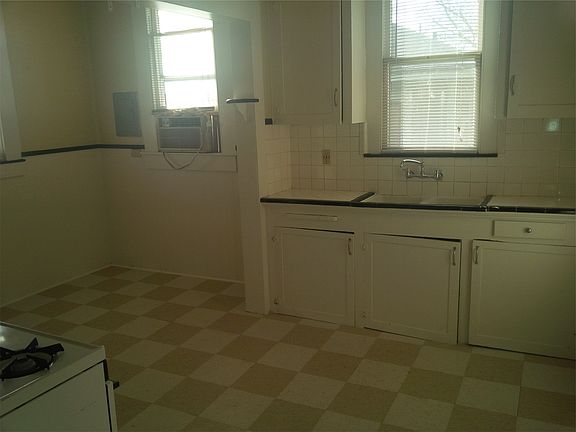 5th image of 419 Queen Anne Ct