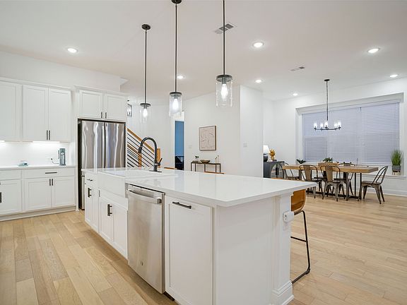 5th image of 2208 Mercy Way