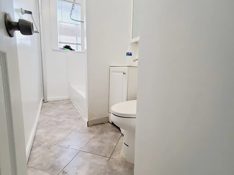 9 Bentley Ave #11B — Photo 4