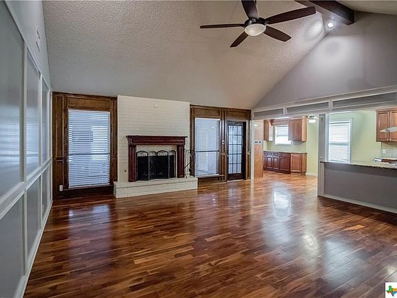 4th image of 305 Chimney Rock Dr