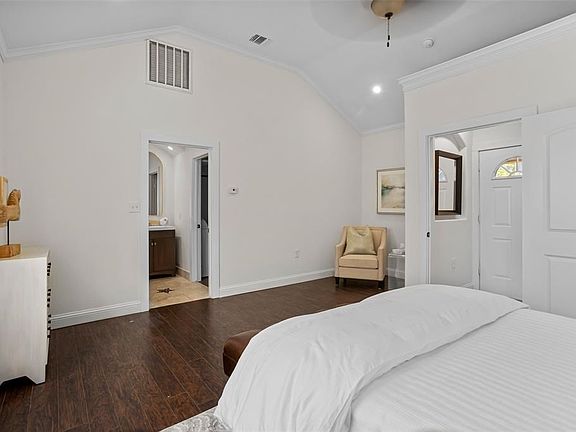 4th image of 5413 Pershing Ave