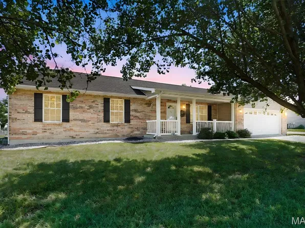 1523 Bishop Dr, Troy, MO 63379