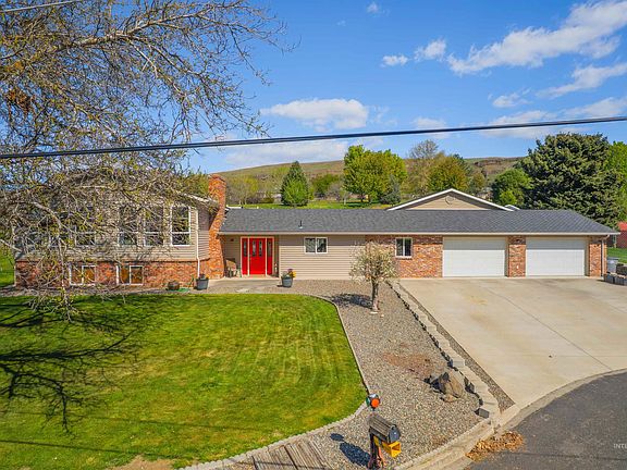 2nd image of 3413 Bluebird Cir
